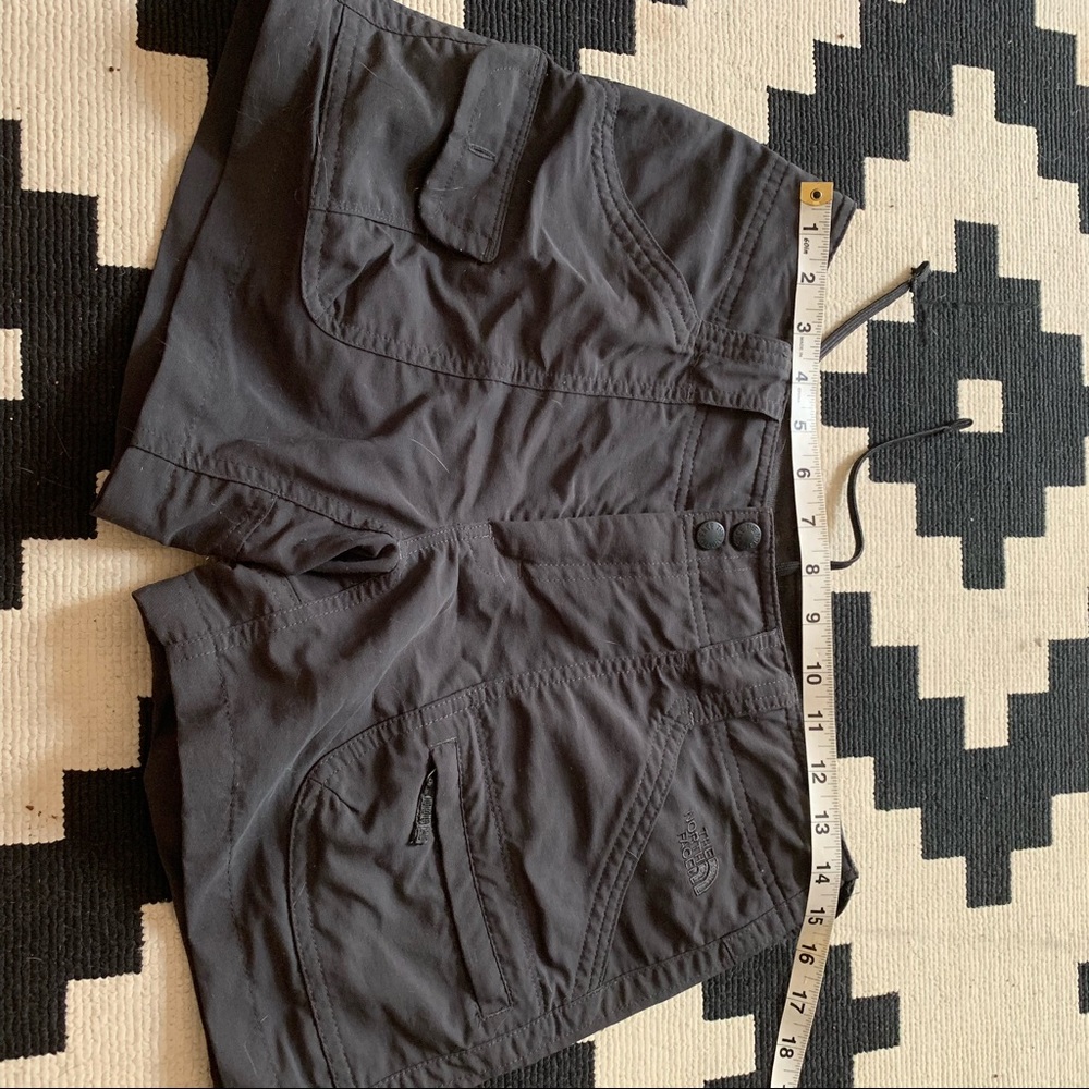 NorthFace cargo shorts size 4